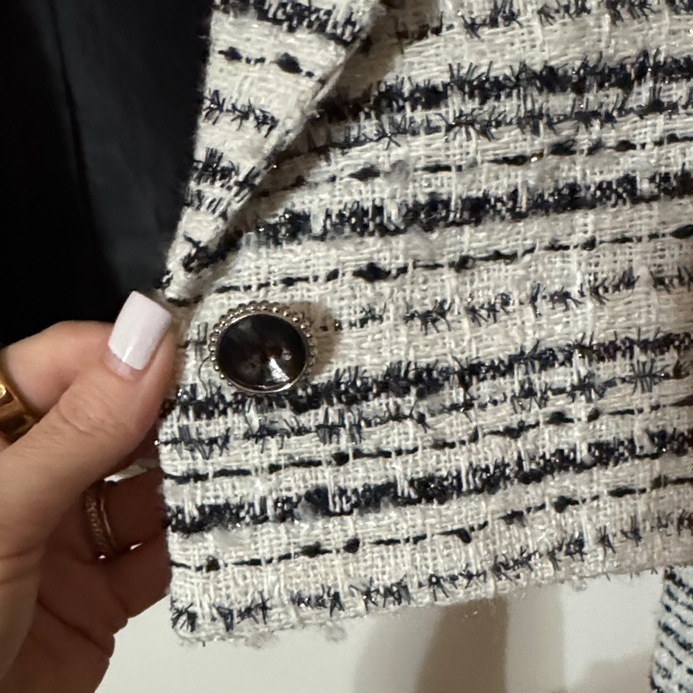 Chic Striped Blazer - Picture 4 of 8